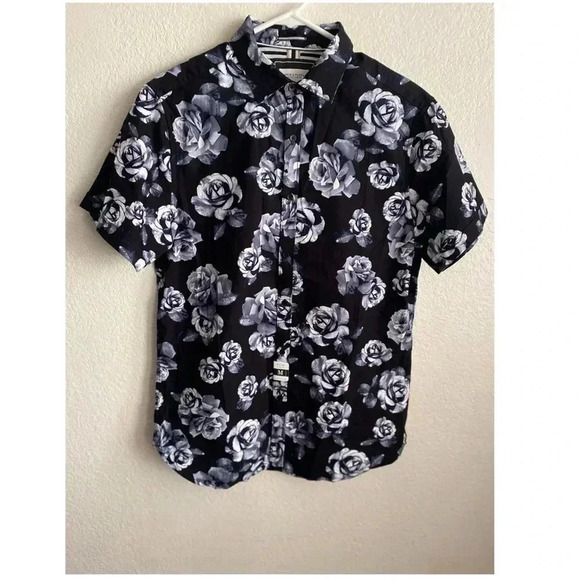 🆕Denim & Flower Short-Sleeve Button-Down Shirt M🆕 - Picture 4 of 13